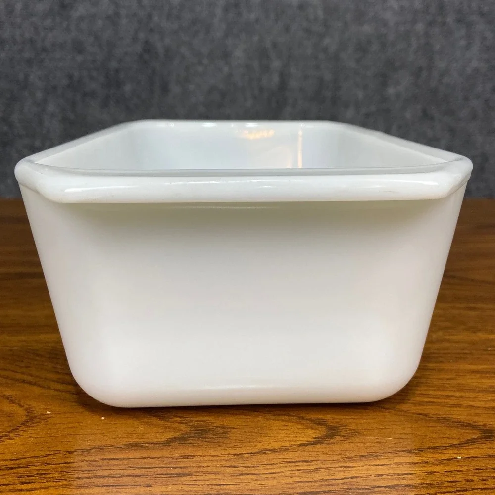 Vintage Pyrex White Milk Glass‎ Loaf Pan 215-B 9x5 Baking Dish Retro Kitchenware